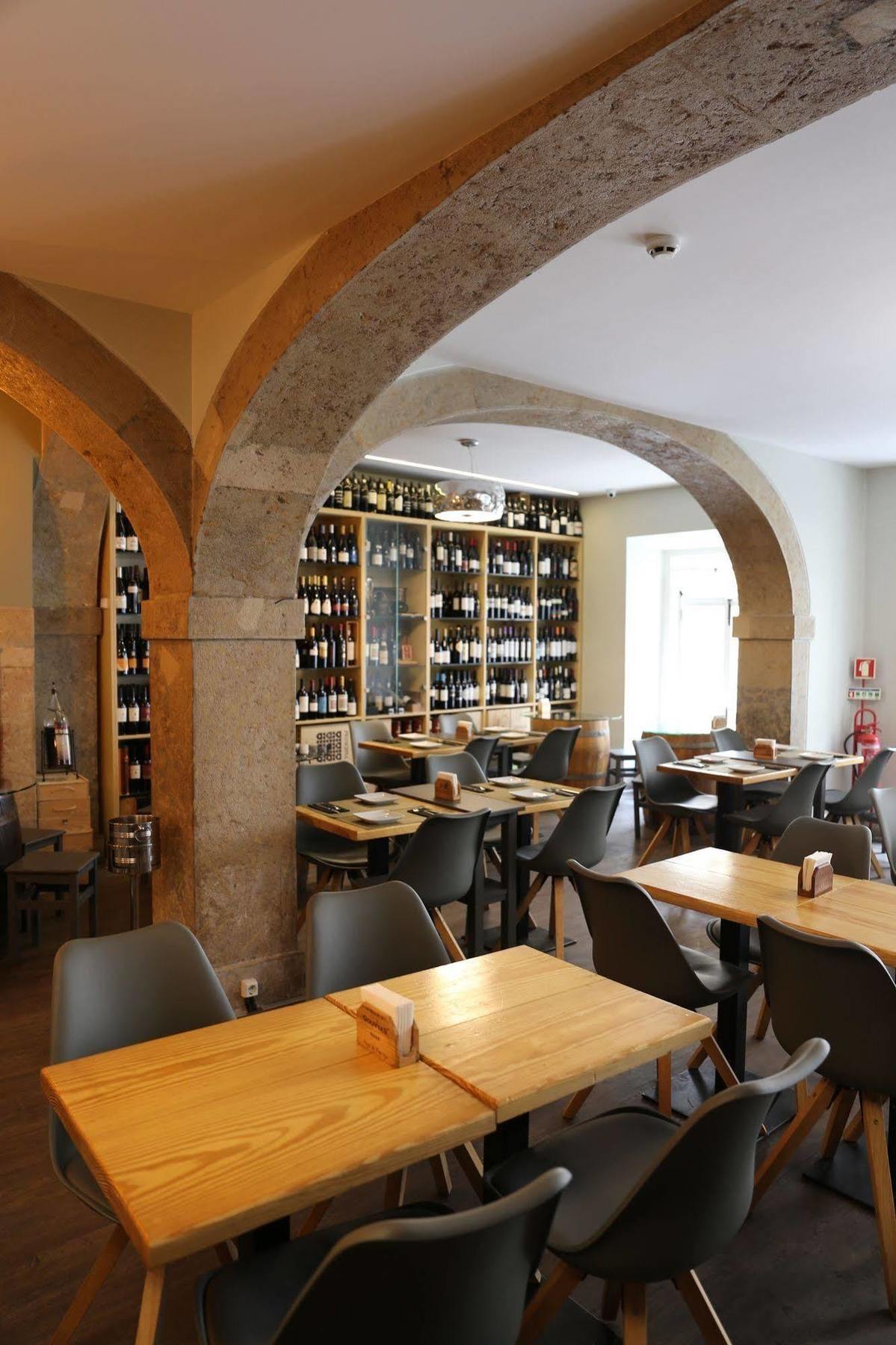G&B - Hostel And Wines Lisbon Exterior photo