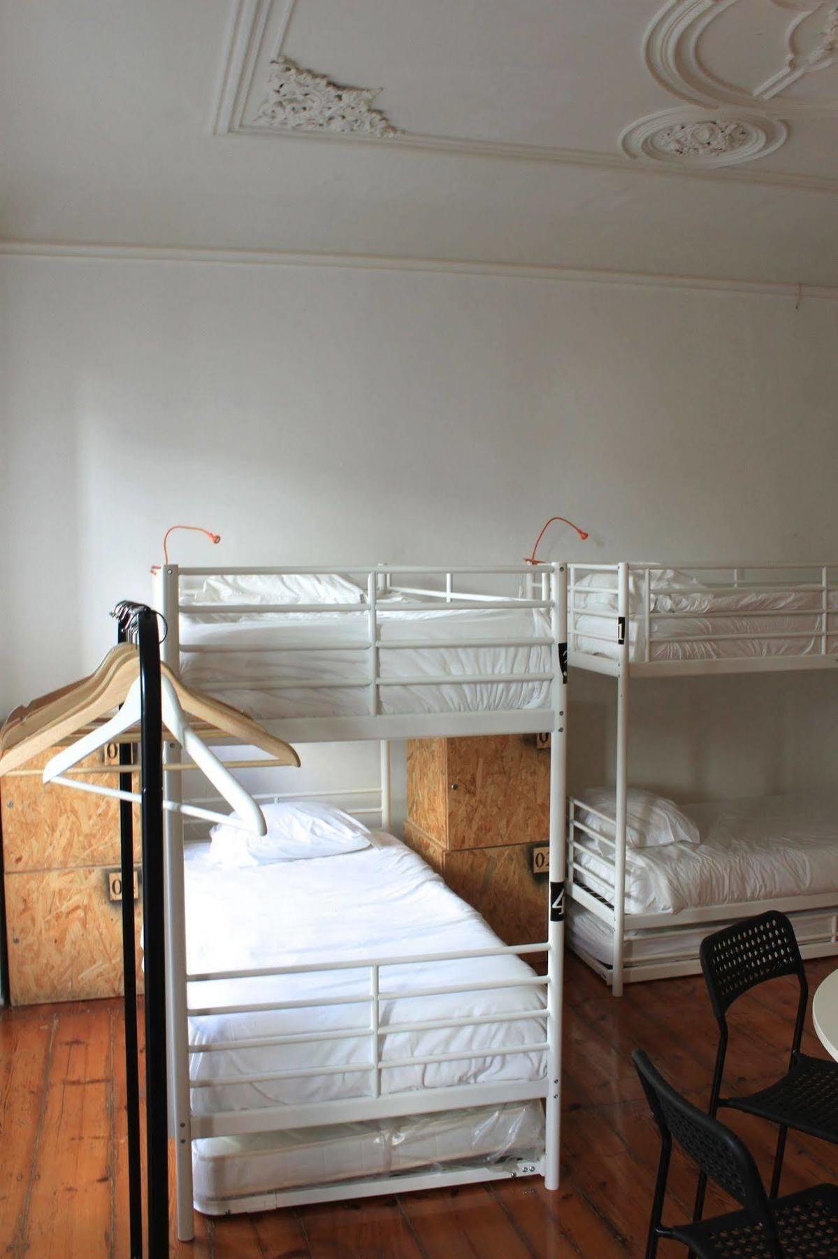 G&B - Hostel And Wines Lisbon Exterior photo